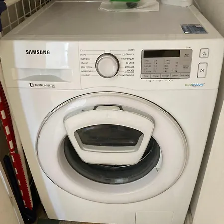 Spacieux, Lumineux Et Bien Place Pour 6personnes, Parking Interieur Apartamento