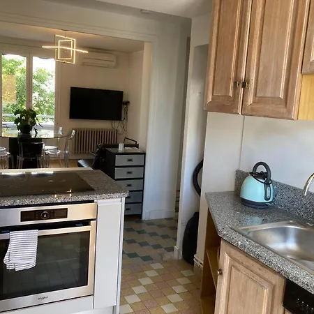 Spacieux, Lumineux Et Bien Place Pour 6personnes, Parking Interieur Apartment Villeurbanne