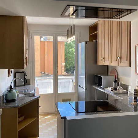 Apartment Spacieux, Lumineux Et Bien Place Pour 6personnes, Parking Interieur
