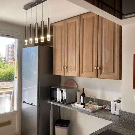 Spacieux, Lumineux Et Bien Place Pour 6personnes, Parking Interieur * Villeurbanne