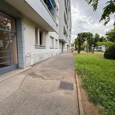 Spacieux, Lumineux Et Bien Place Pour 6personnes, Parking Interieur Apartment